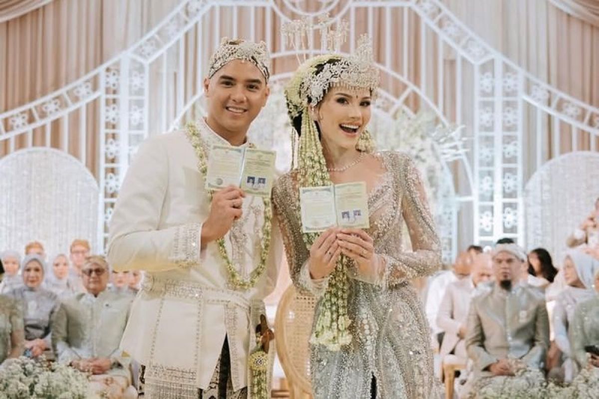 Kisah cinta Alyssa dan Al Ghazali berujung bahagia di pelaminan