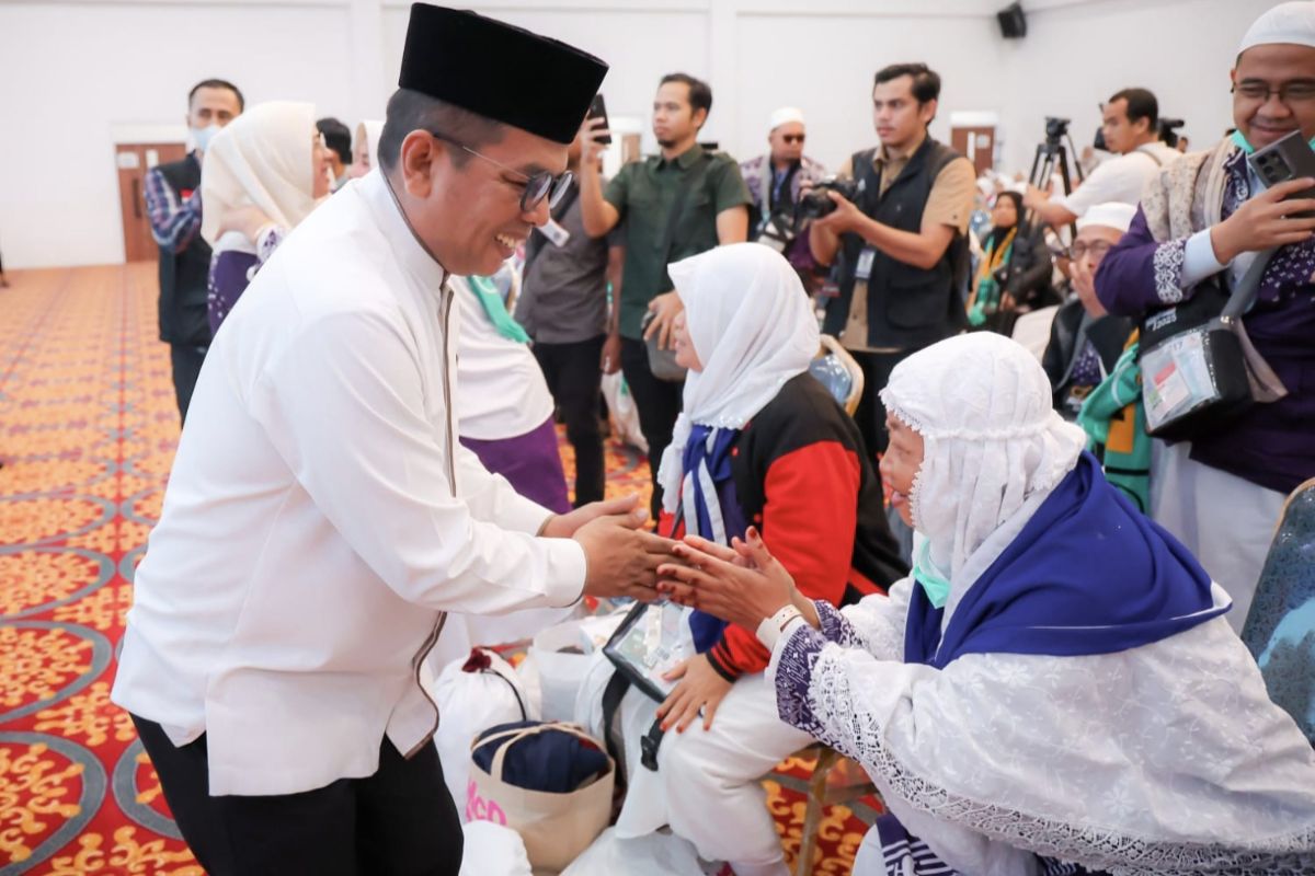 Gubernur Andra Soni sambut jamaah haji Kloter JKG 21 Tangerang