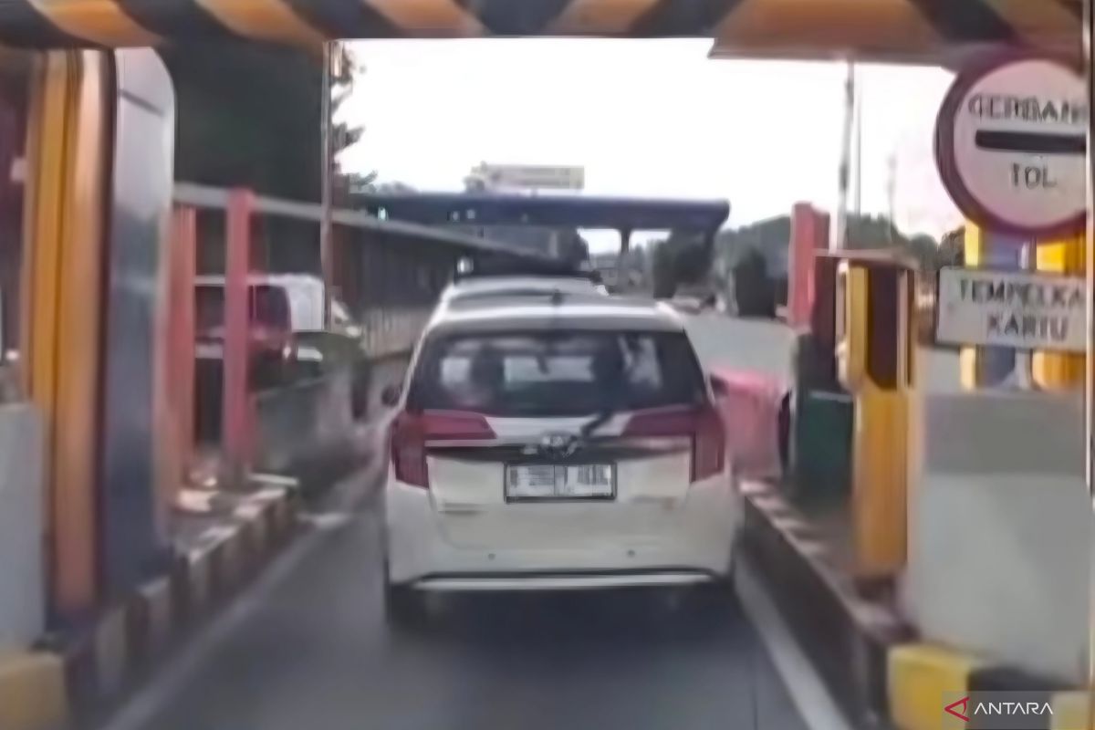 Polisi bakal tindak pengemudi yang terobos gerbang tol di Depok