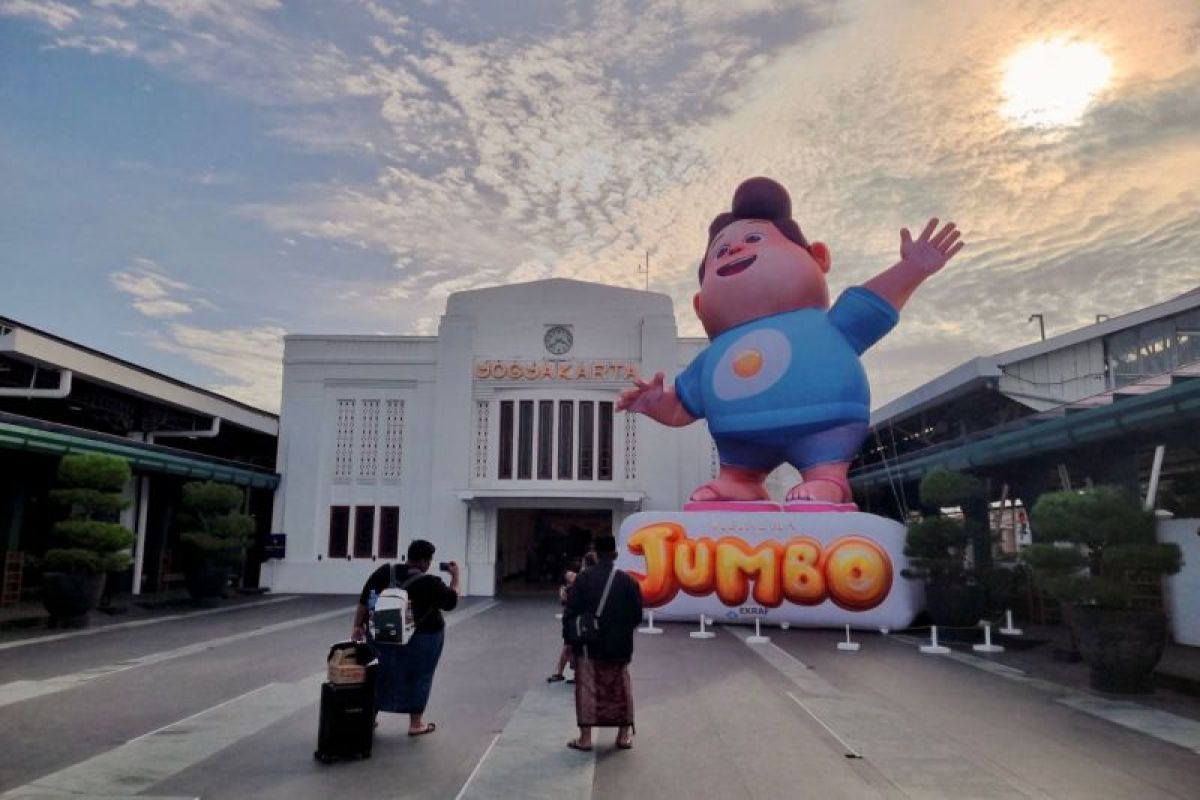 KAI Daop 6 Yogyakarta hadirkan karakter Jumbo di Stasiun Yogyakarta