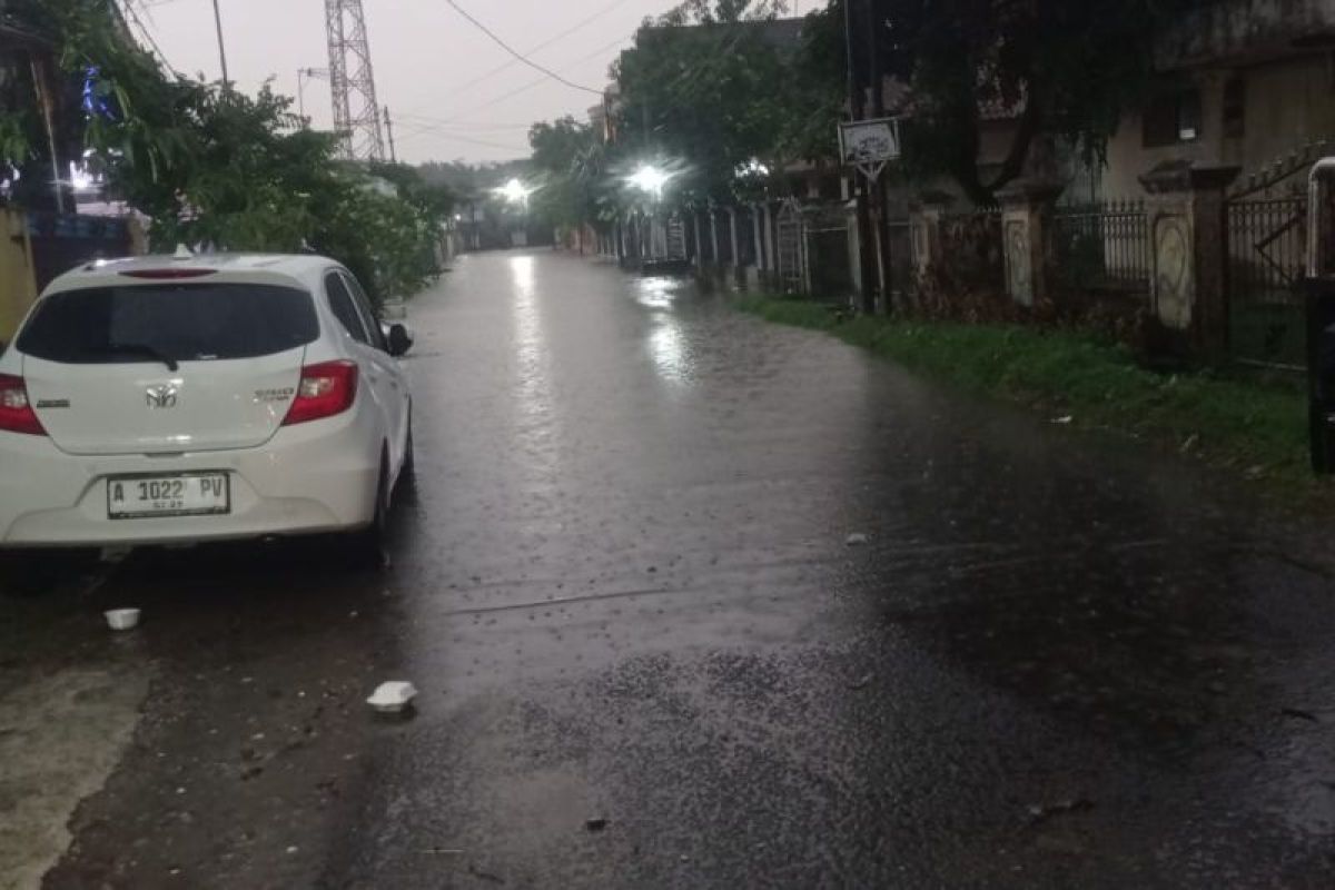 BMKG prakirakan sebagian wilayah Banten dilanda cuaca buruk