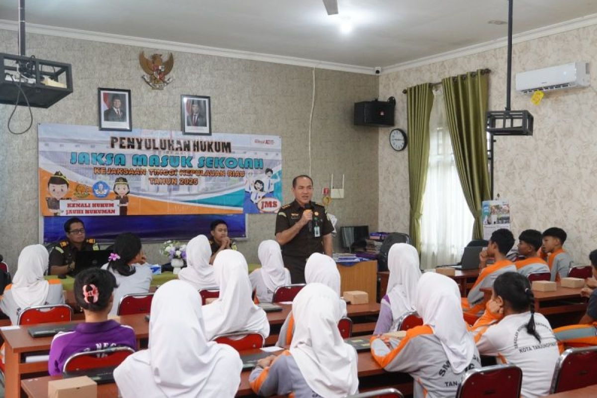 Kejati Kepri edukasi pelajar untiuk cegah hoaks dan cyberbullying
