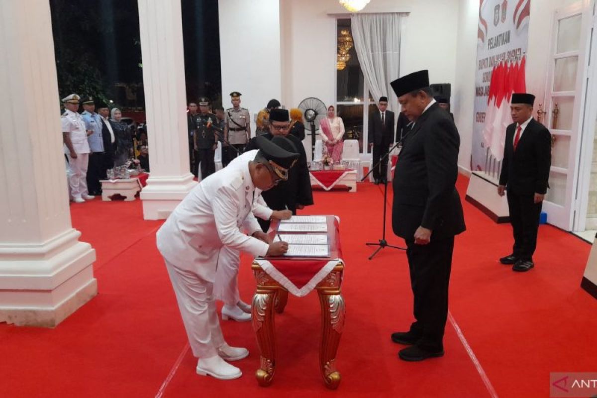 Gubernur Gorontalo lantik Bupati dan Wakil Bupati Gorontalo Utara