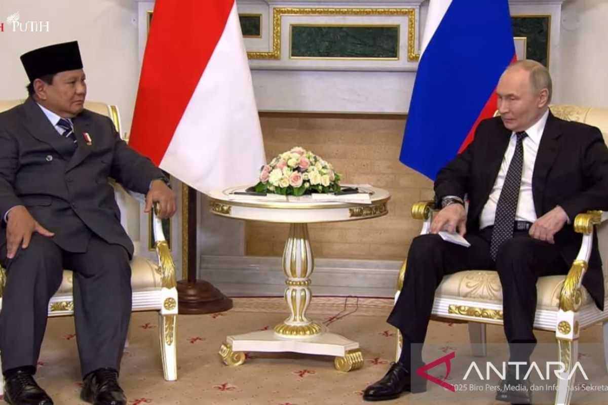 President Prabowo welcomed by Putin for bilateral meeting in Russia