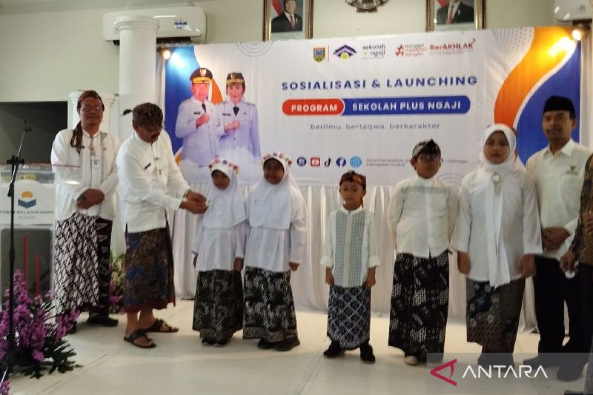 Pemkab Kudus perkenalkan  program sekolah sambil mengaji di SD negeri