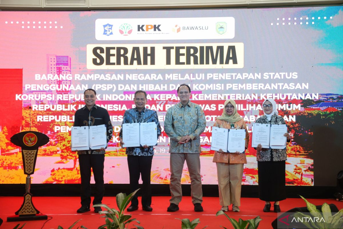 Pemkot Surabaya terima hibah aset rampasan KPK Rp5,3 miliar