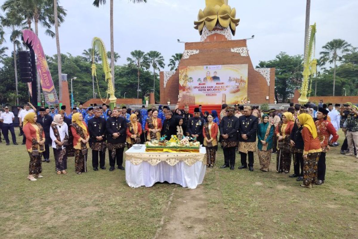 Tari Lenggang Kali Brantas warnai upacara HUT ke-107 Kota Mojokerto