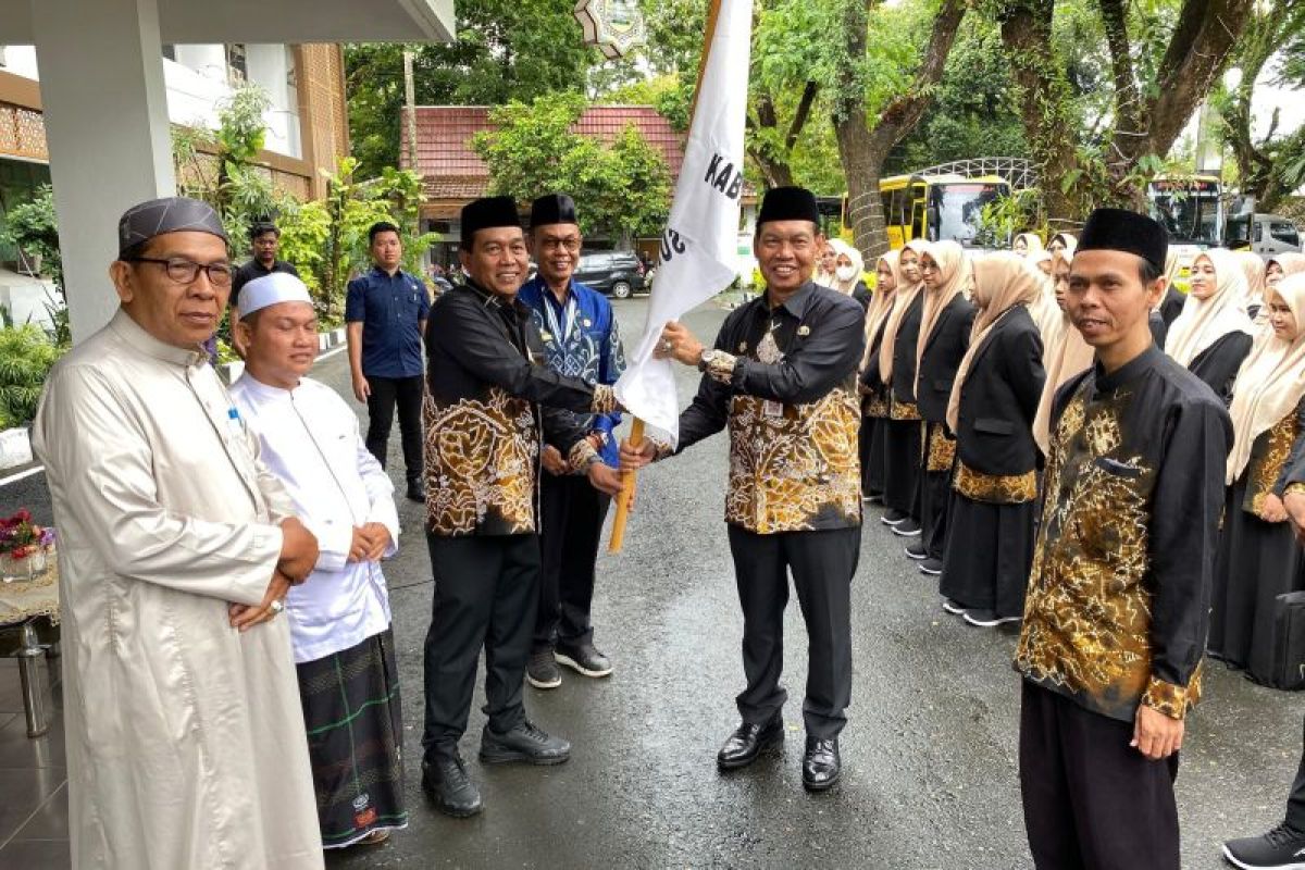 Kafilah HSS dilepas ikuti MTQ Nasional tingkat Provinsi Kalsel
