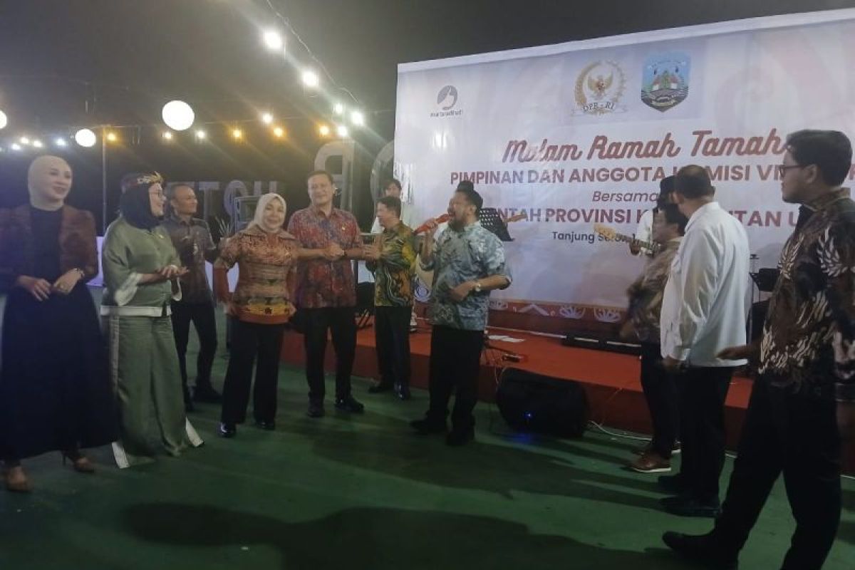 Jamal Mirdad Menyumbangkan Dua Lagu Saat Kunker Komisi VII ke Kaltara