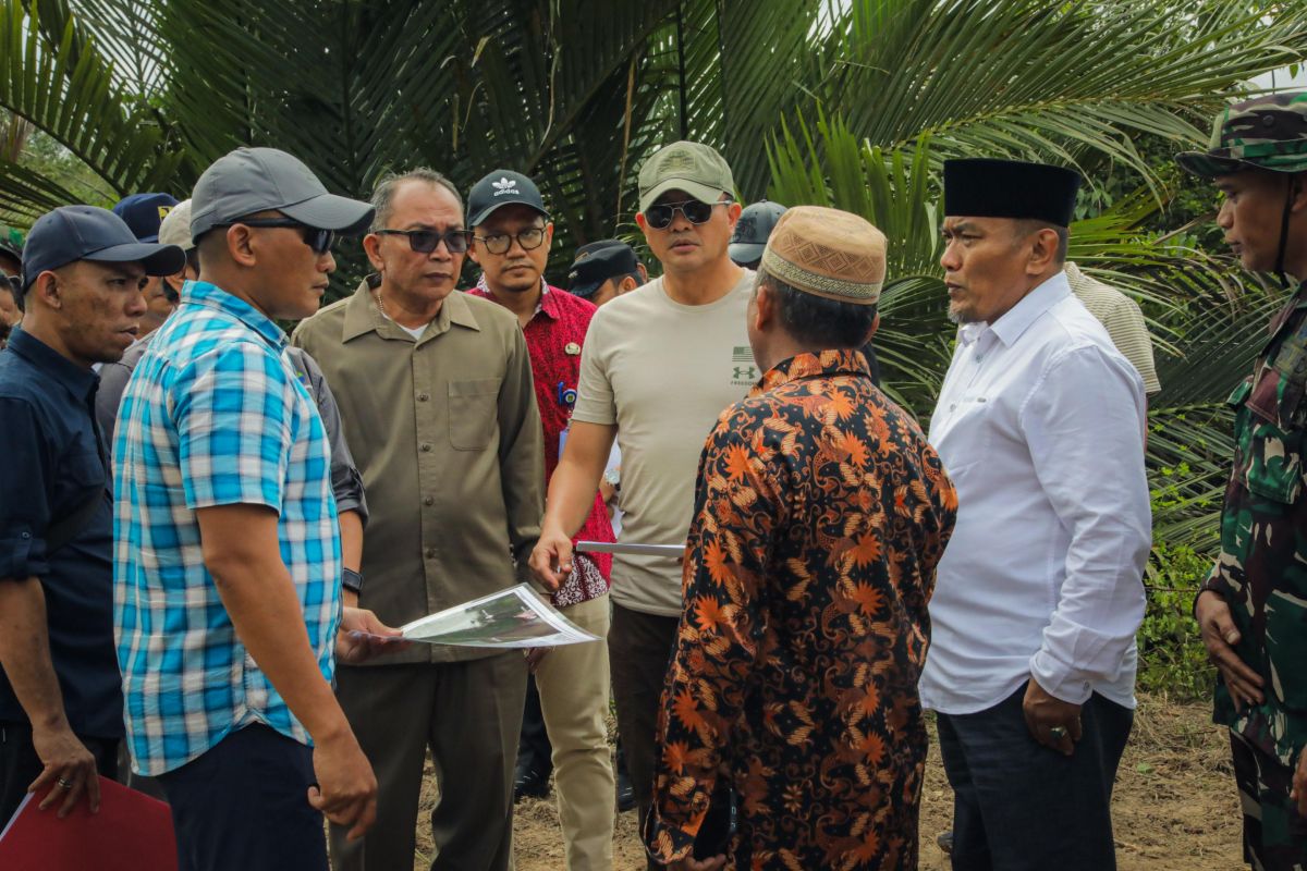 Danjen Kopassus Mayjen TNI Djon Afriandi cek lahan rencana pembangunan markas baru di Dumai