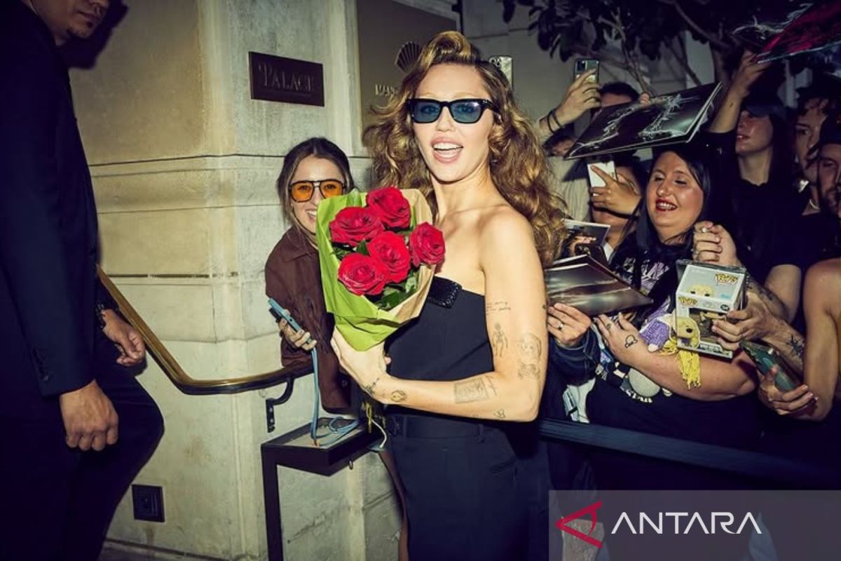 Miley Cyrus tampil di tur “Cowboy Carter” Beyoncé” di Paris
