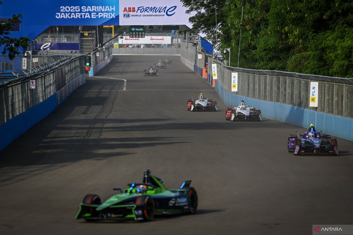 Jake Hughes tercepat pada latihan bebas kedua Jakarta E-Prix 2025