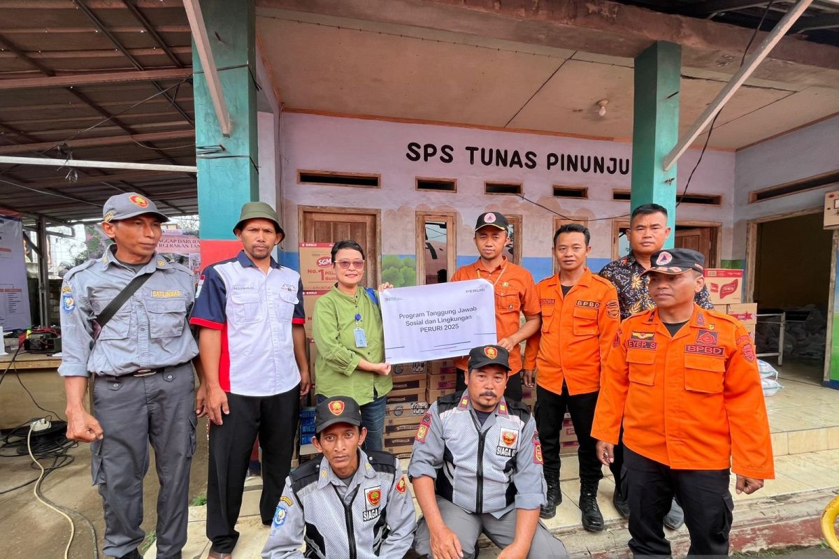 PERURI salurkan bantuan untuk korban tanah longsor di Purwakarta