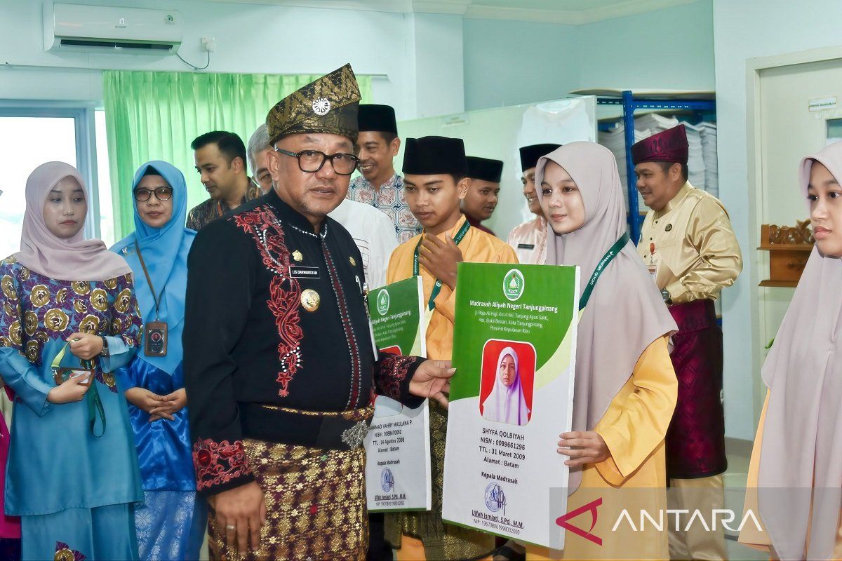 BRK Syariah dan Walikota Luncurkan Digitalisasi  Keuangan di MAN Tanjungpinang