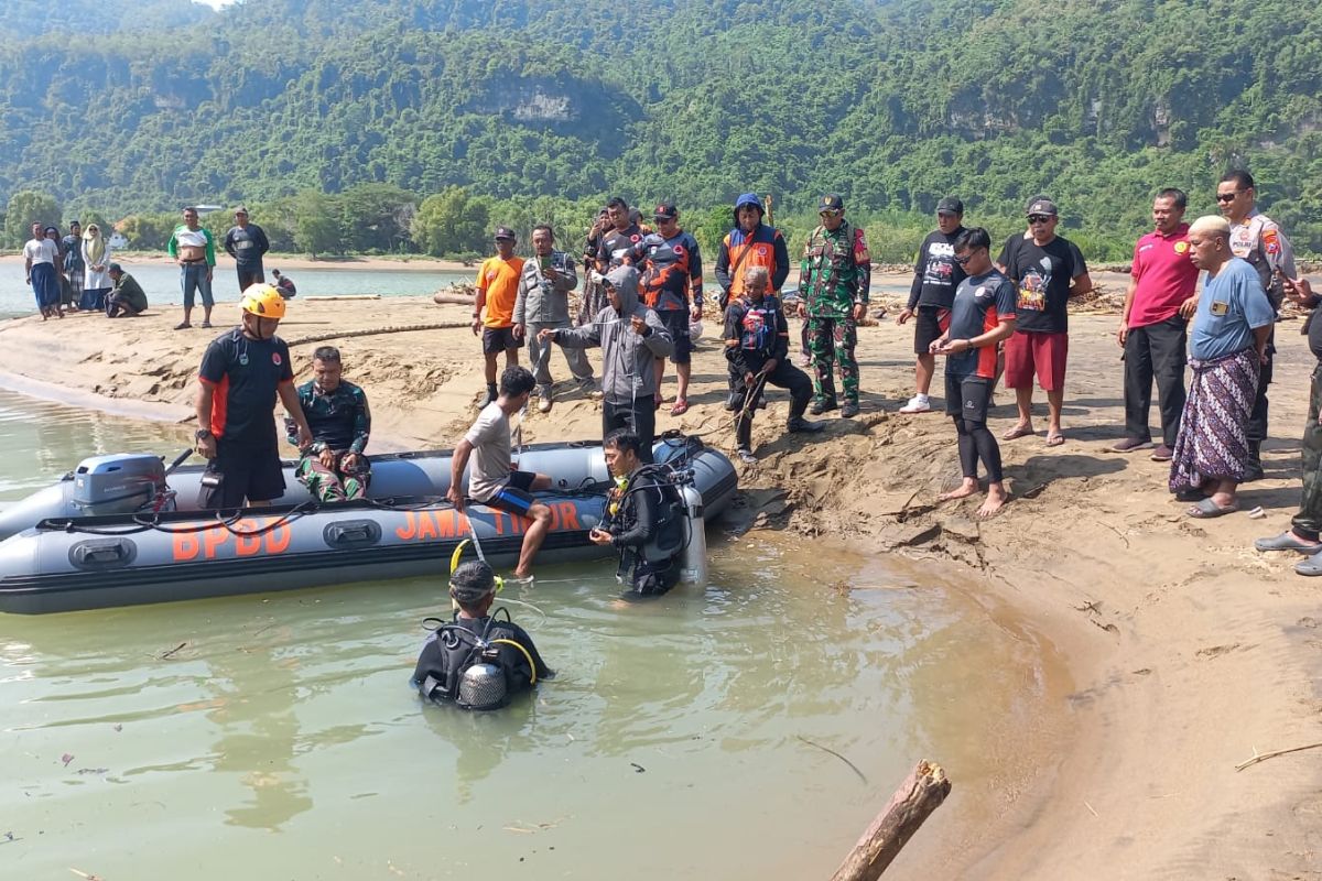SAR gabungan temukan dua korban tenggelam di Pantai Pancer Door 