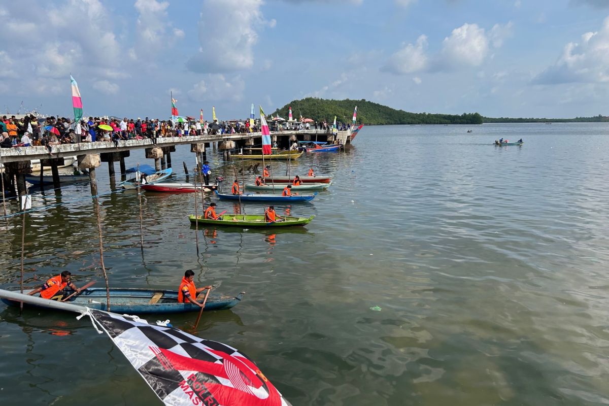 Polda Kepri lestarikan lomba sampan Ketinting sambut HUT Bhayangkara