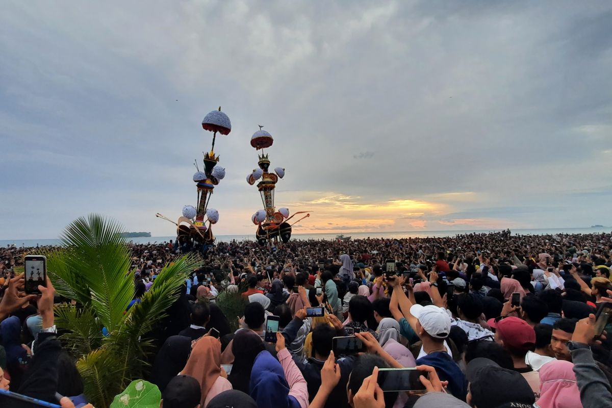 Pemkot Pariaman minta warga terapkan tarif parkir standar pada puncak Tabuik