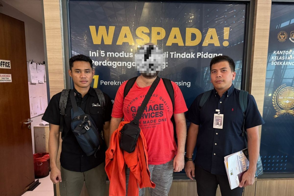 Palsukan data, Imigrasi Kediri deportasi WNA asal Slovakia