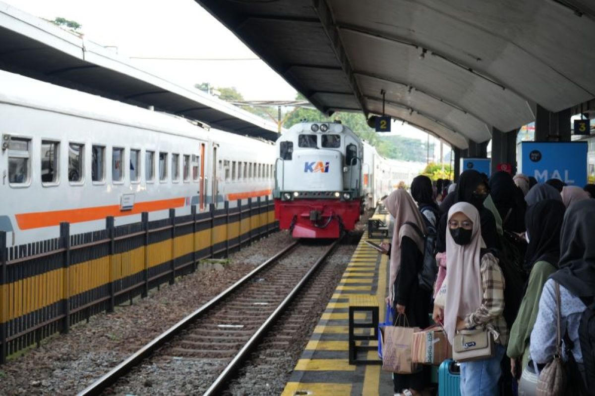 Libur sekolah, 31.627 penumpang padati Stasiun Malang