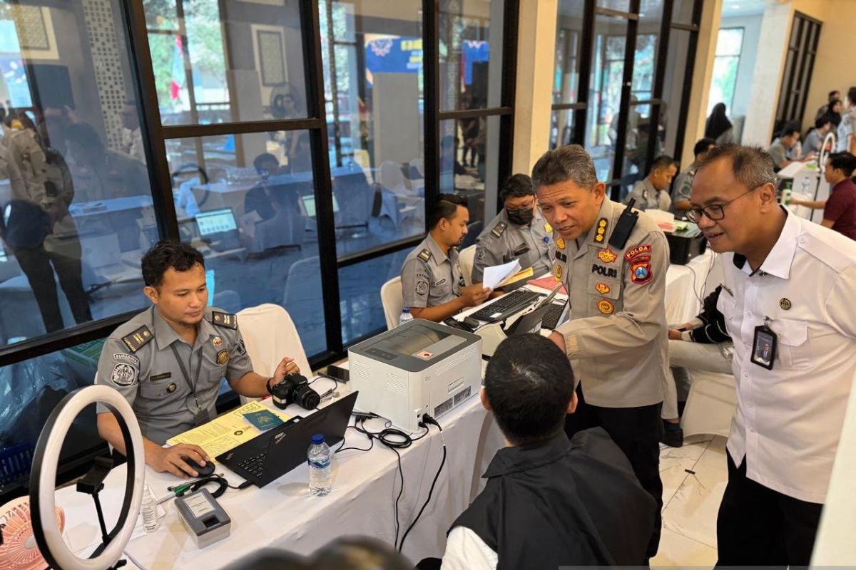 Imigrasi Jatim layani 1.079 paspor peringati Hari Bhayangkara