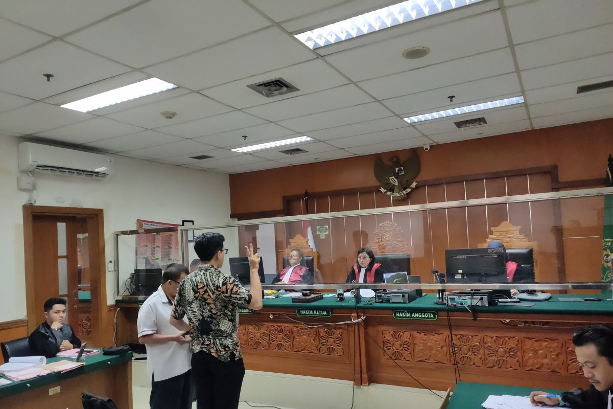 Terdakwa penipuan Rahmat benarkan saldo rekening tak cukup cairkan cek