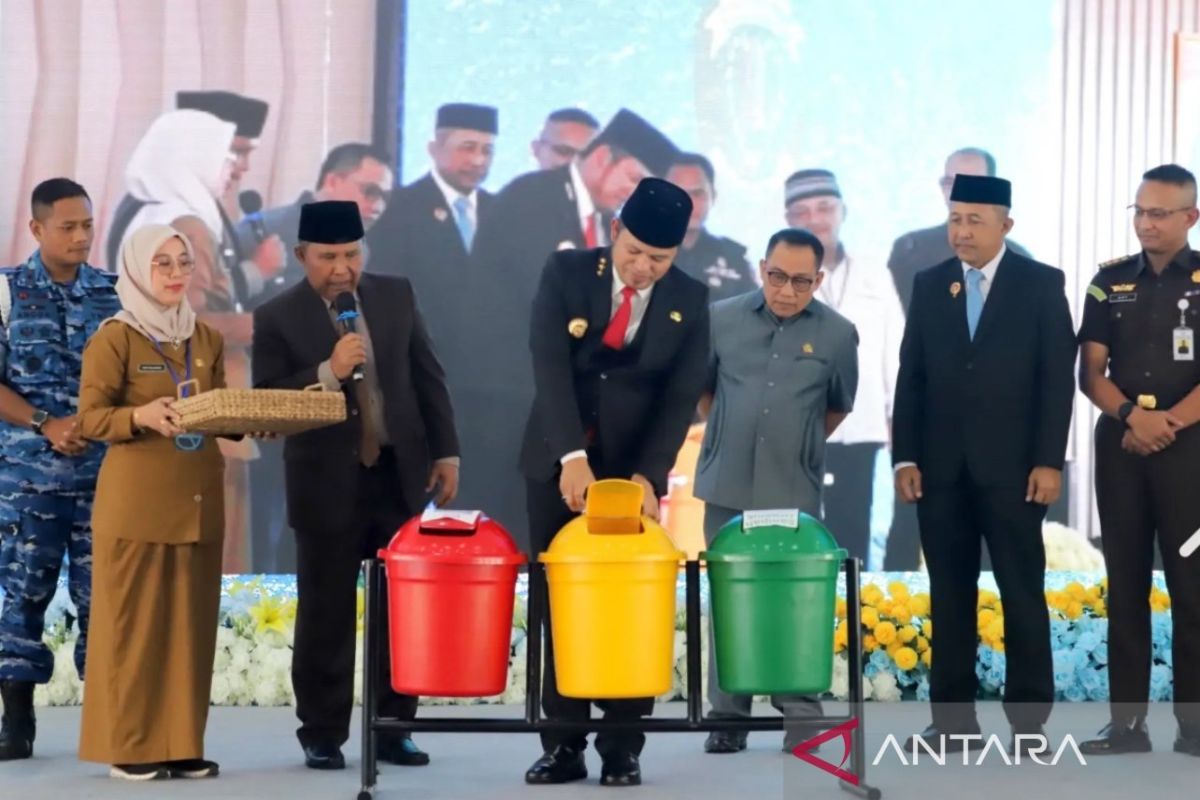 Gubernur Kaltim  ajak pegawai kurangi penggunaan botol plastik
