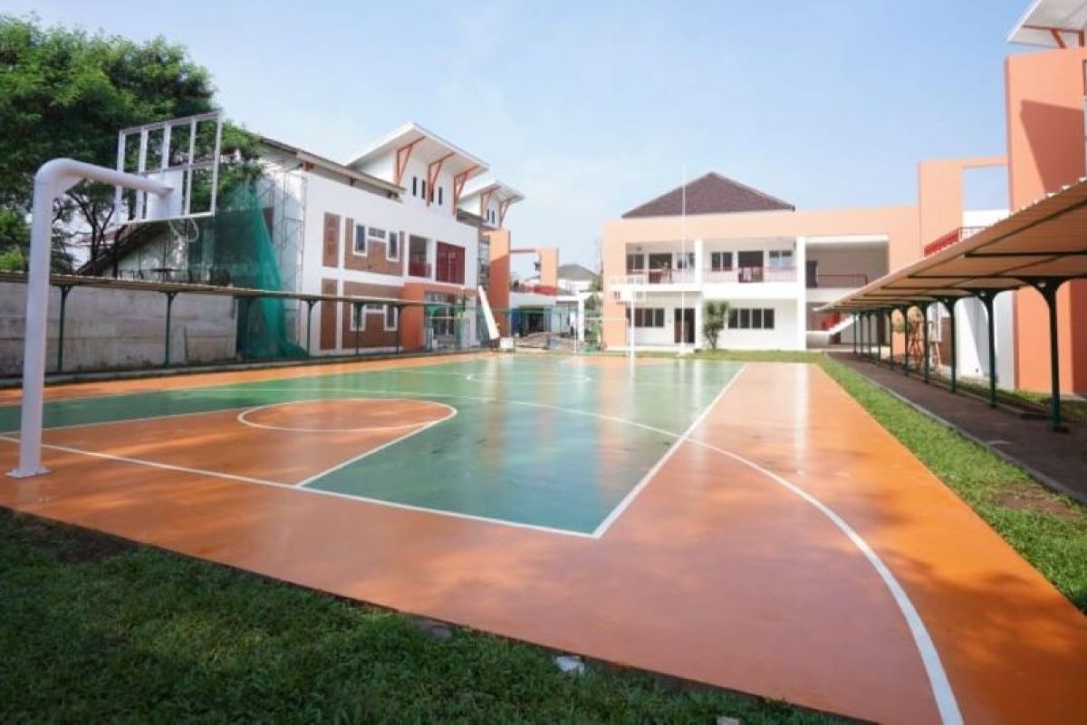 Government fast-tracks school renovations under Sekolat Rakyat program