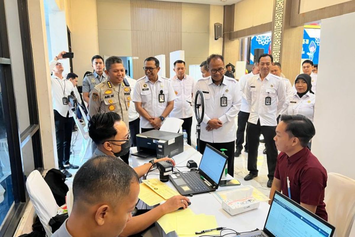 Imigrasi dan Polda Jatim buka layanan 1.079 paspor untuk negeri
