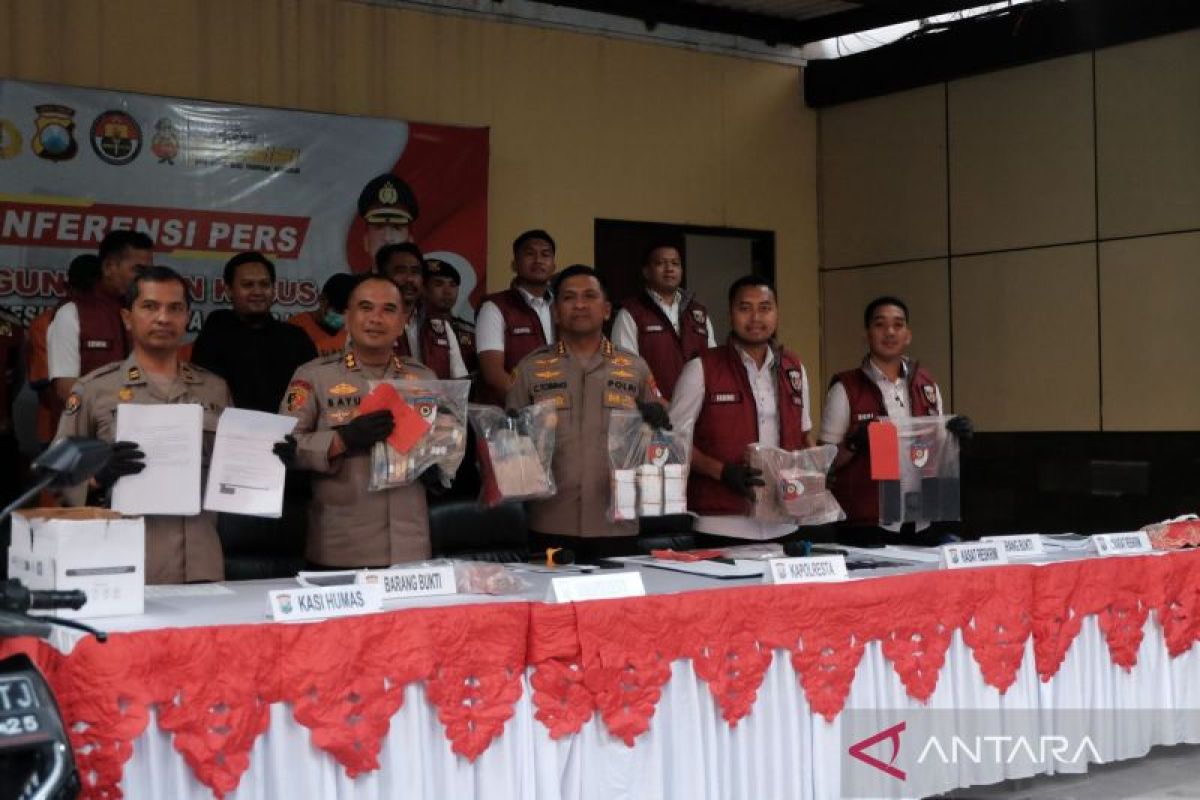 Polisi tangkap tiga orang terkait seleksi perangkat desa di Sidoarjo