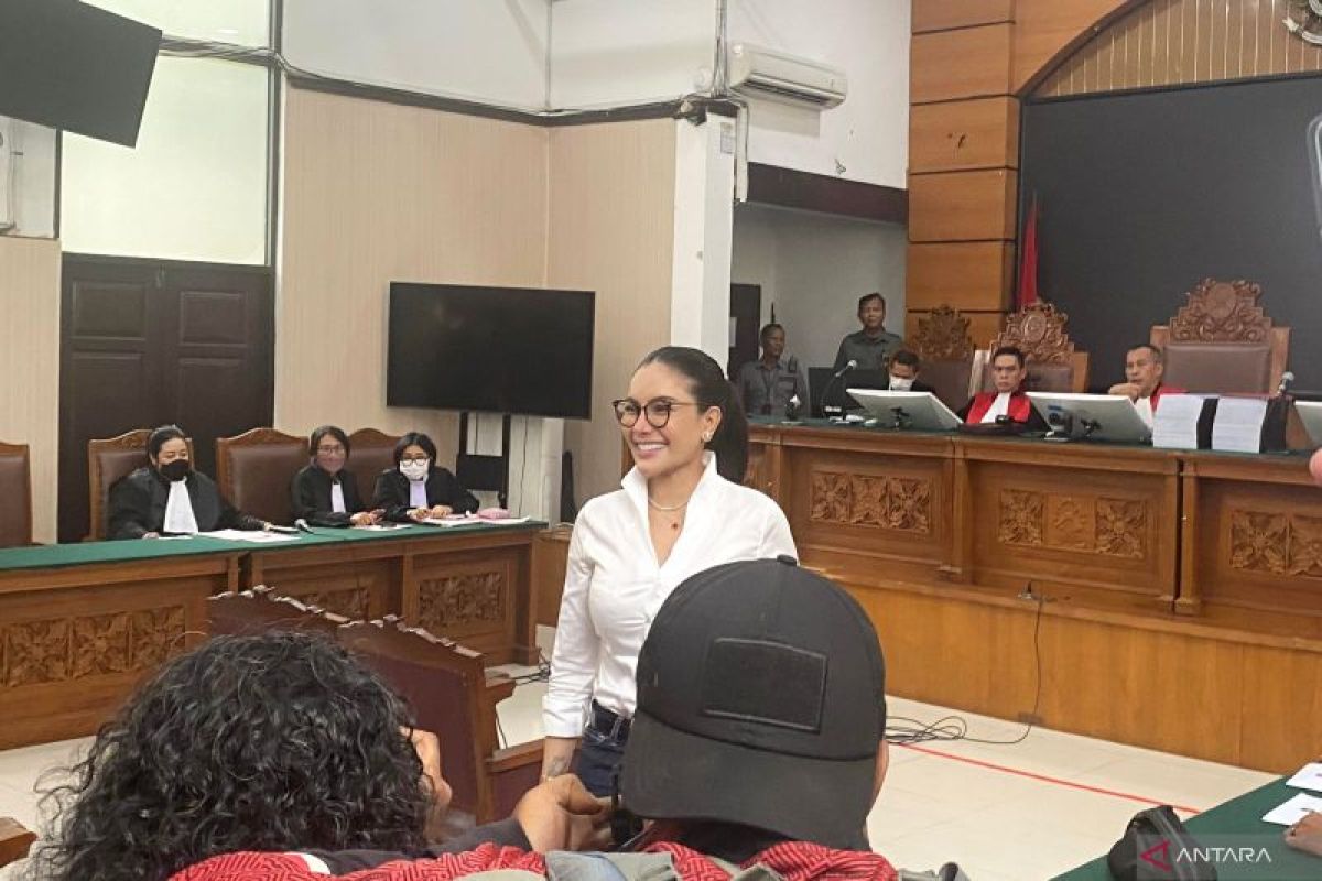 Nikita Mirzani didakwa pakai uang Reza Gladys untuk angsur rumah