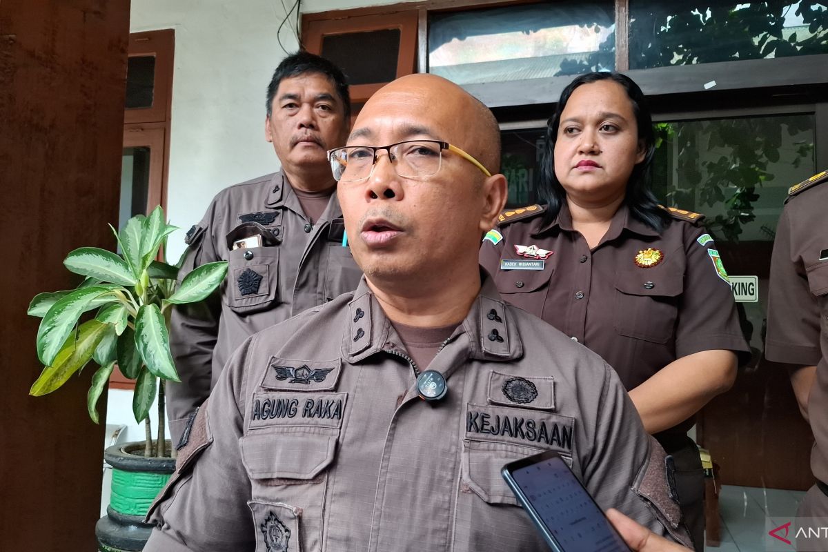 Kejari Kota Kupang  melimpahkan berkas perkara AKBP Fajar ke PN