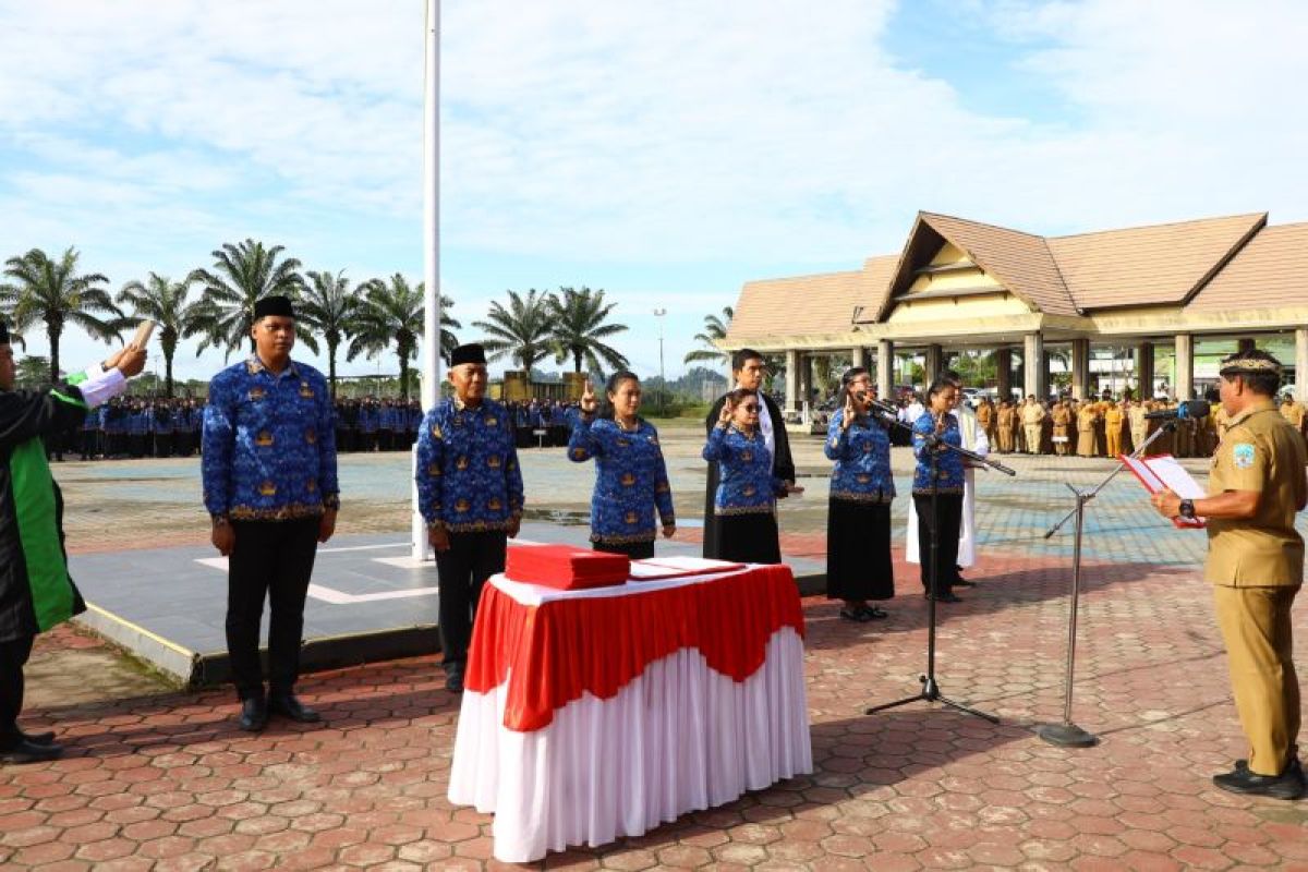 Lantik Pejabat Fungsional dan PPPK, Gubernur Minta ASN Aplikasikan Nilai BerAKHLAK
