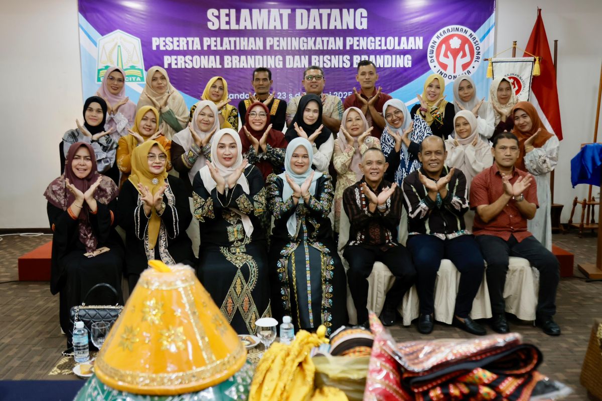 Dekranasda latih personal dan bisnis branding bagi UMKM Aceh