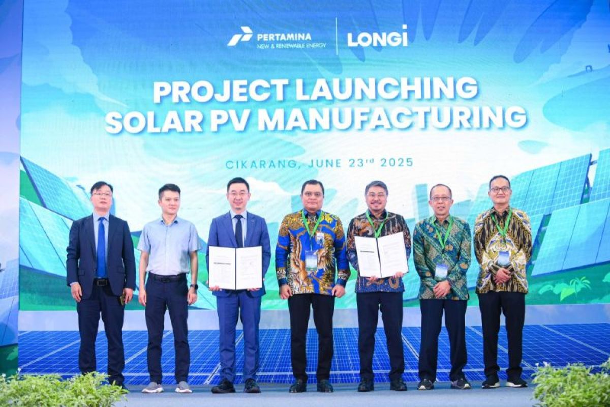 Pertamina NRE dan LONGi luncurkan proyek manufaktur modul panel surya