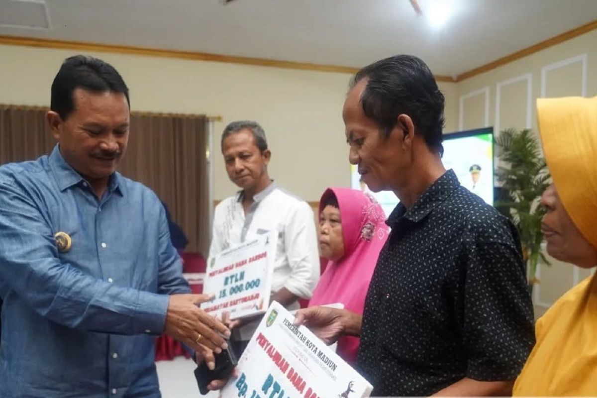 Pemkot Madiun salurkan bansos renovasi 91 RTLH dan 55 jambanisasi