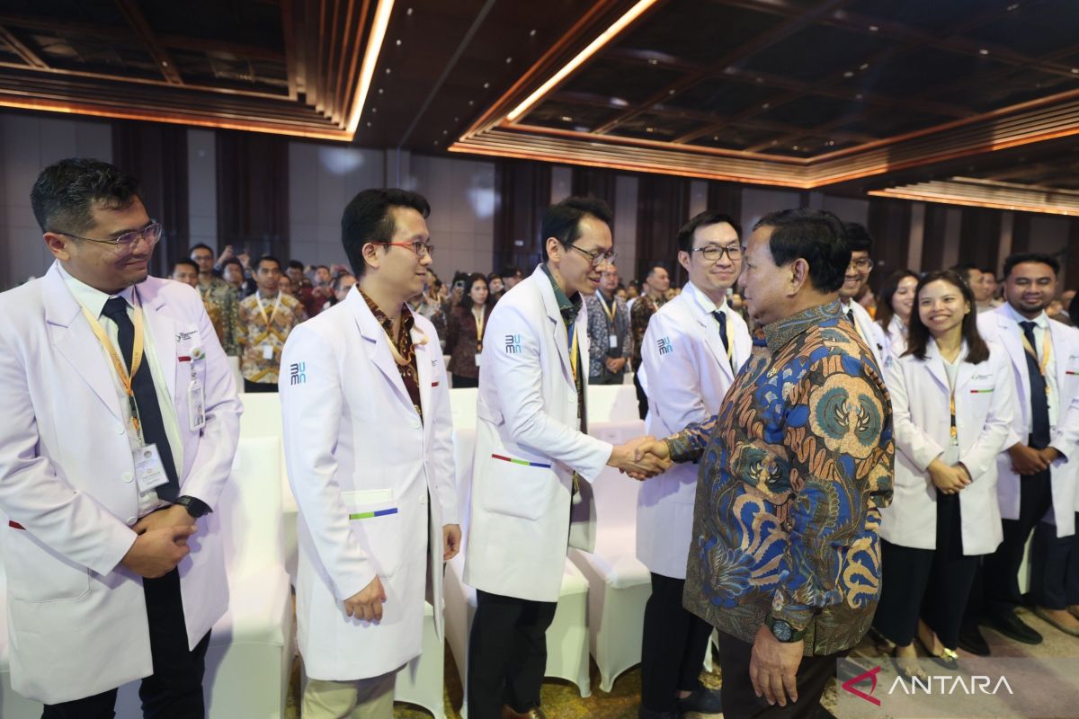 Prabowo pushes Indonesian hospitals to global standards