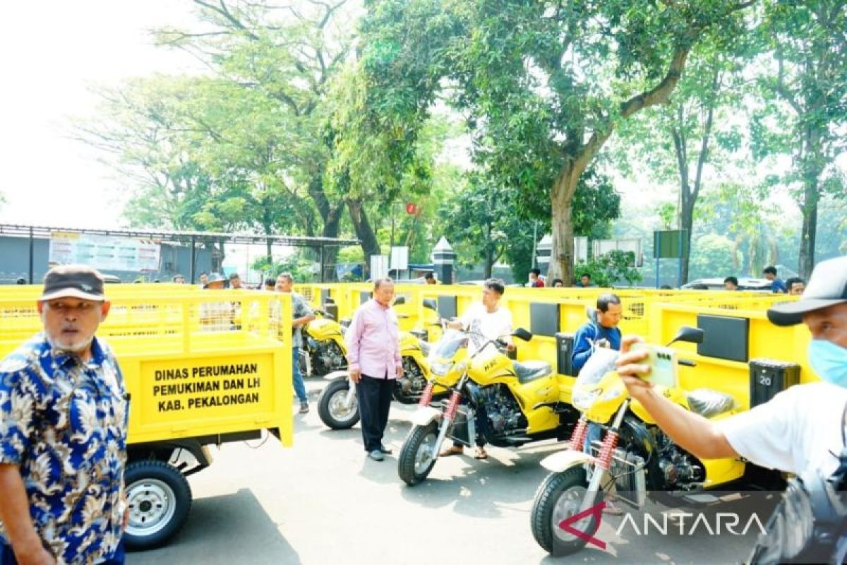 Pemkab  Pekalongan hibahkan 20 kendaraan pengangkut sampah
