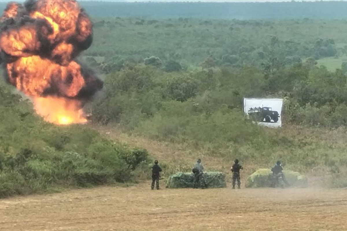 TNI AU simulasi hancurkan musuh dengan  drone Kamikaze dan jet tempur di Belitung Timur
