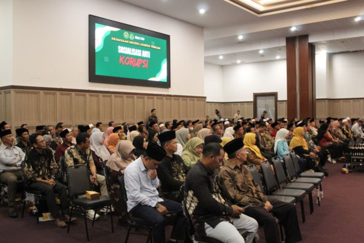 Kejari Lombok Tengah gaungkan antikorupsi di kalangan kepala sekolah