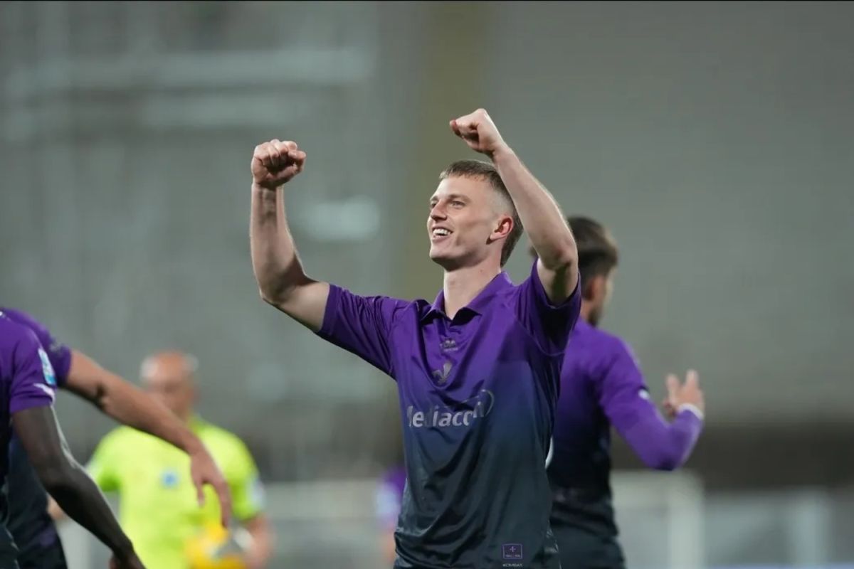Fiorentina permanenkan Albert Gudmundsson dari Genoa