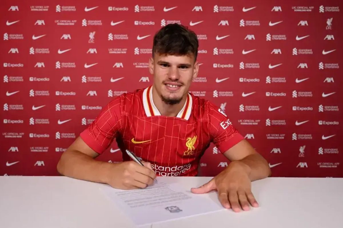 Liverpool resmi umumkan transfer bek kiri muda berbakat Milos Kerkez
