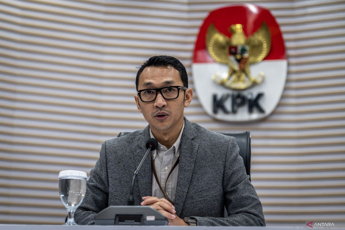 KPK secepatnya mengumumkan tersangka kasus pengadaan mesin EDC bank