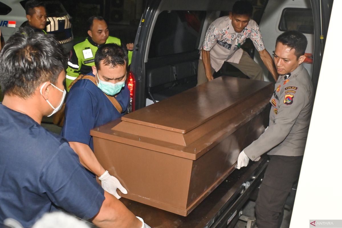 Populer sepekan, pendaki Gunung Rinjani hingga lelang mobil mewah Kemensos