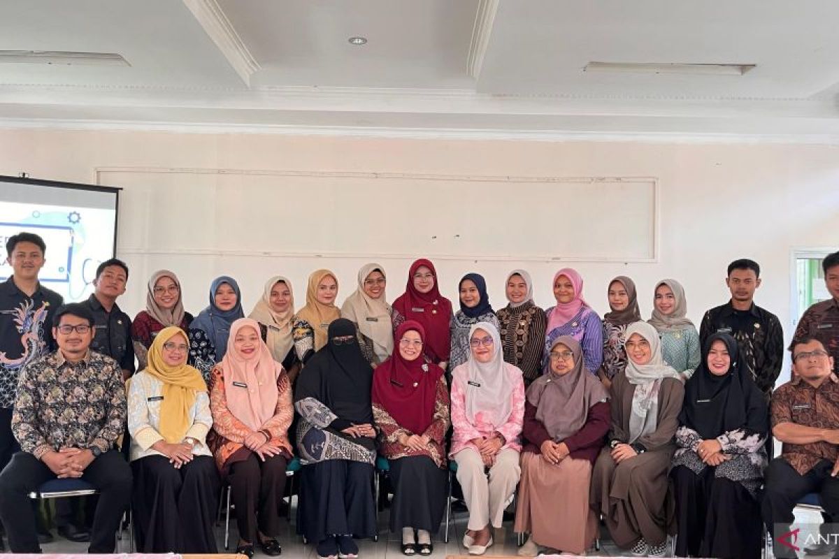 16 CPNS Resmi Bergabung, Dinkes Kota Solok Serahkan SK Pengangkatan