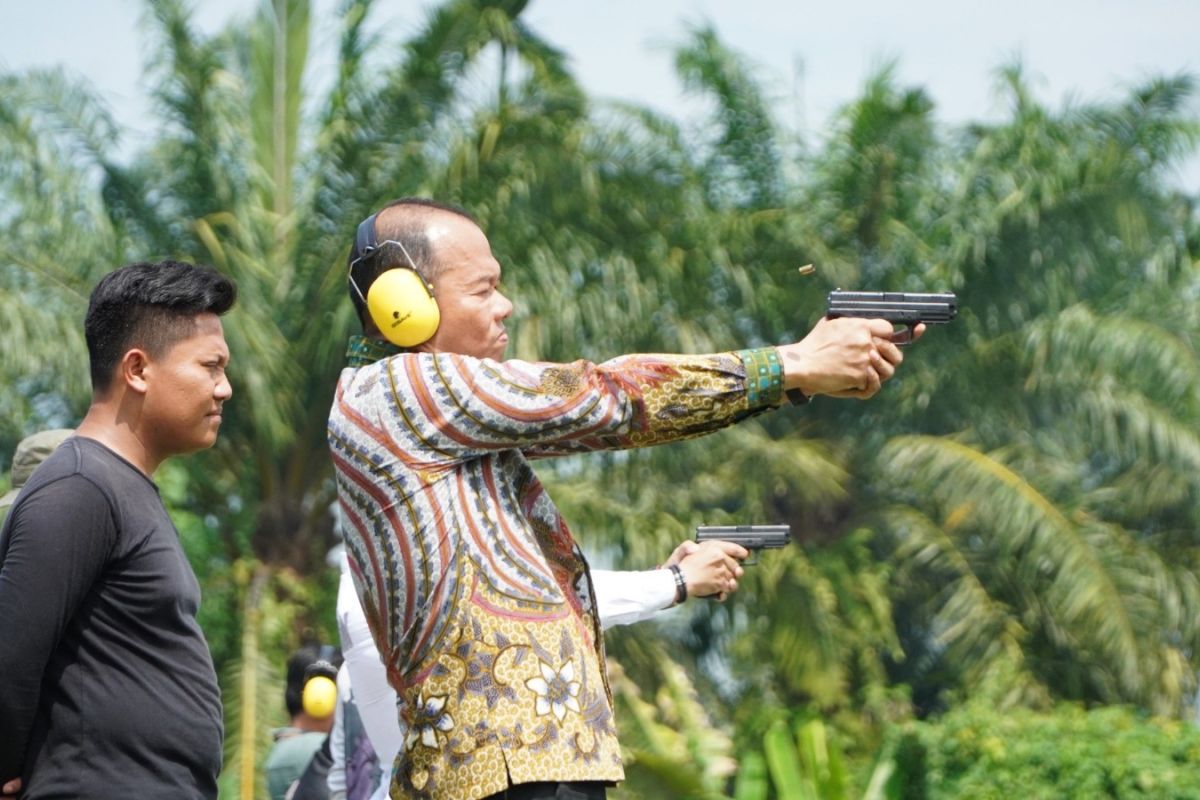 Sekda Langkat Amril ikuti lomba menembak HUT Ke-79 Bhayangkara