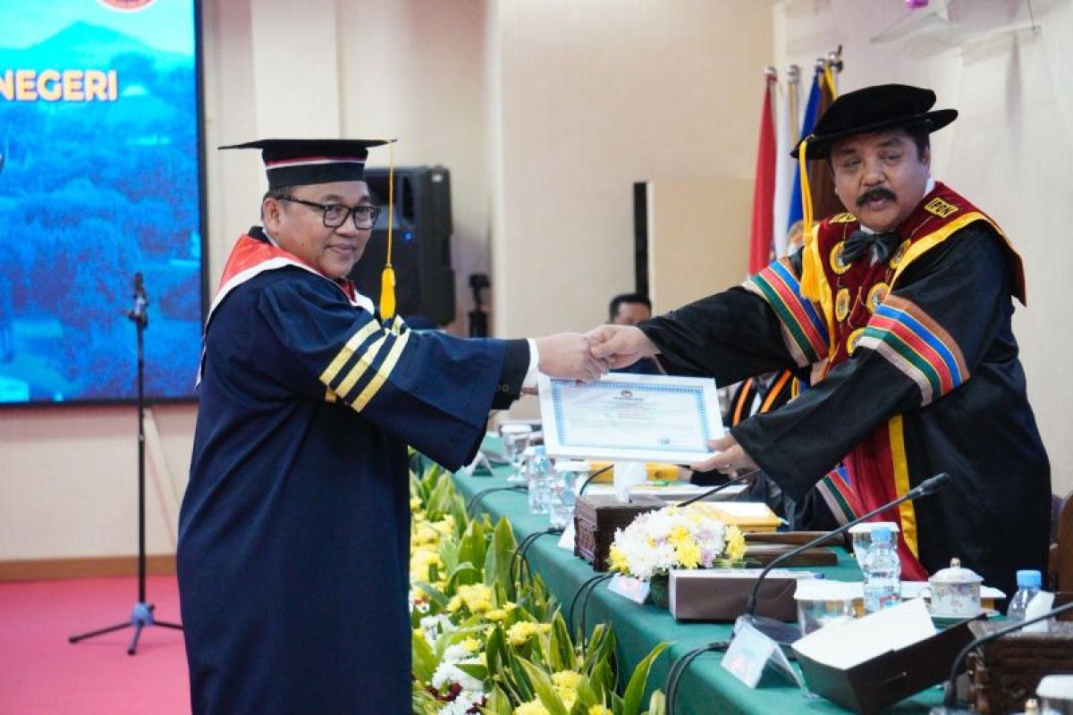 Kakanwil Kemenkum Jateng Heni Susila raih gelar doktor
