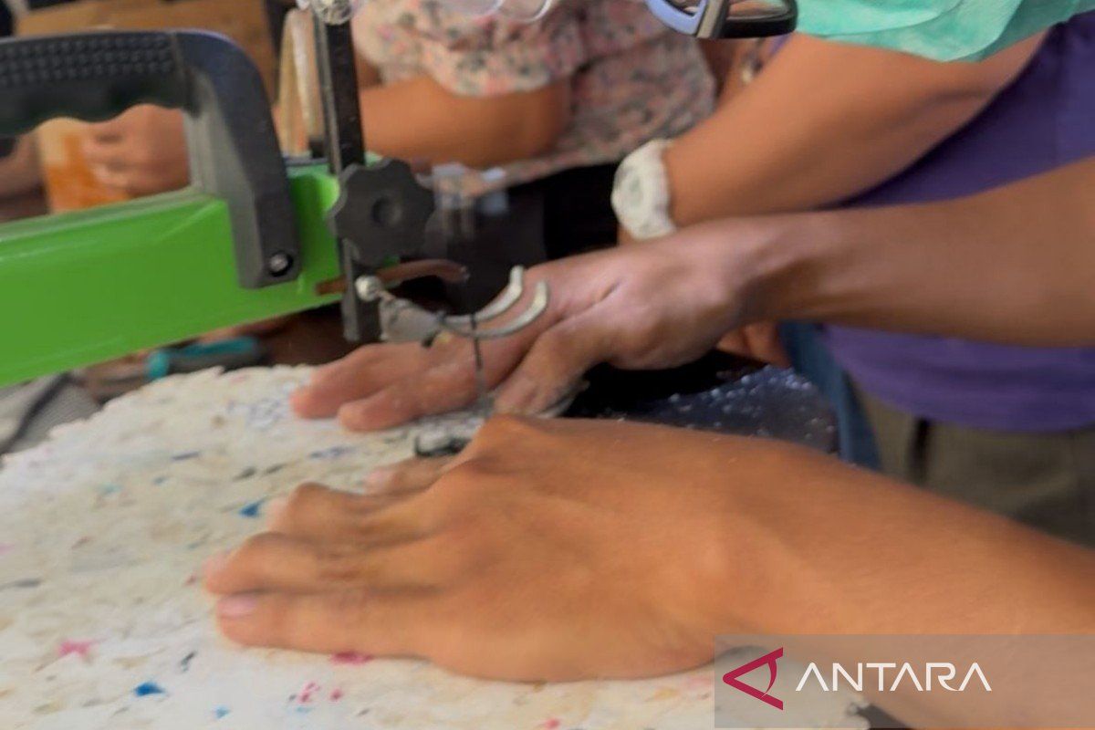 PLN lakukan pelatihan daur ulang sampah plastik UMK Sulut