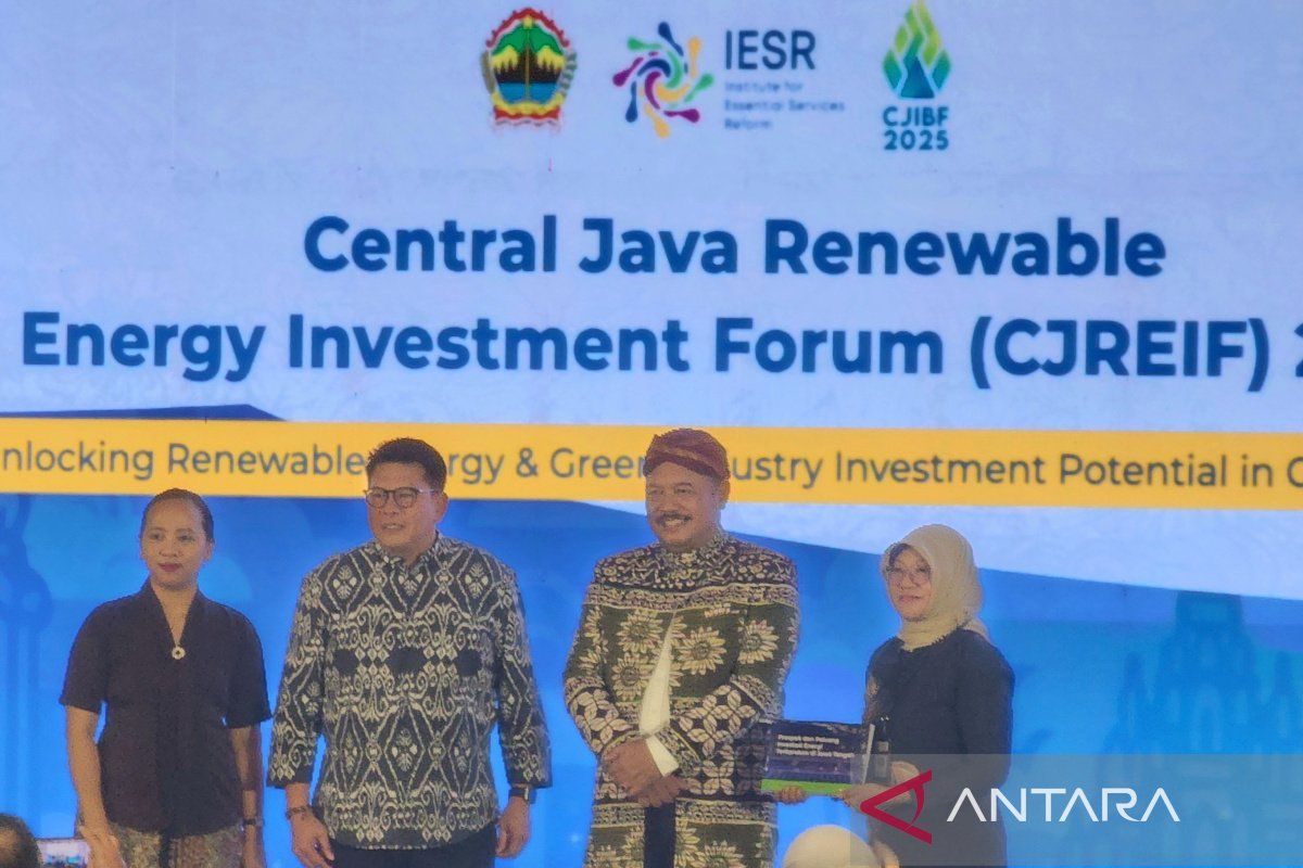 Proyek PLTS  apung di dua waduk Jateng masuk tahap perizinan