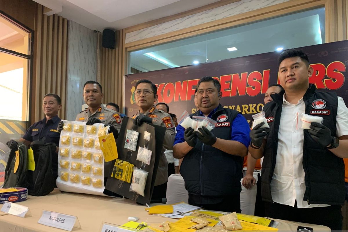Polisi tangkap kurir narkoba yang selundupkan narkotika gunakan kaleng