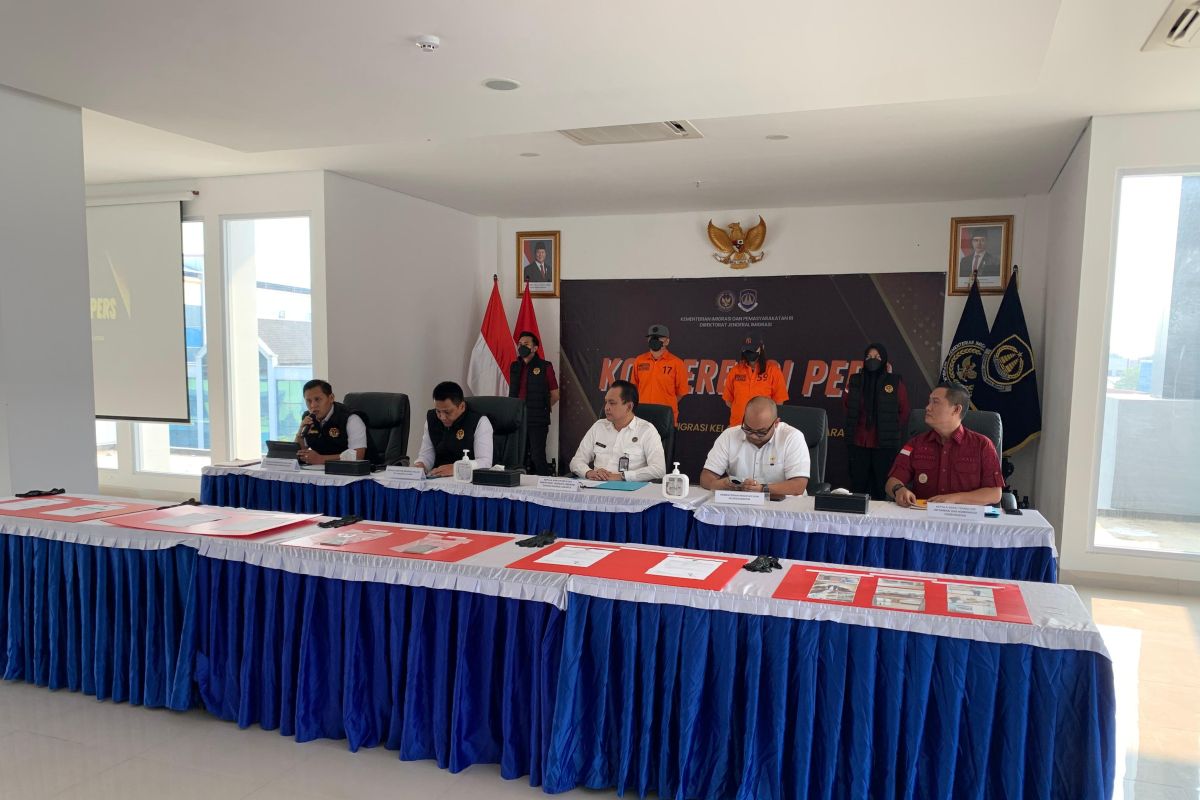 Imigrasi Jakut tangkap dua WNA Tiongkok karena jadi investor fiktif